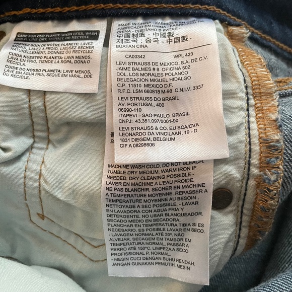 Levi women's 501 (25W, 30L) distressed medium washed jeans - high waisted - Picture 5 of 6